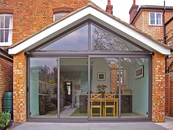 AN INVENTIVE, PRACTICAL SINGLE STOREY EXTENSION